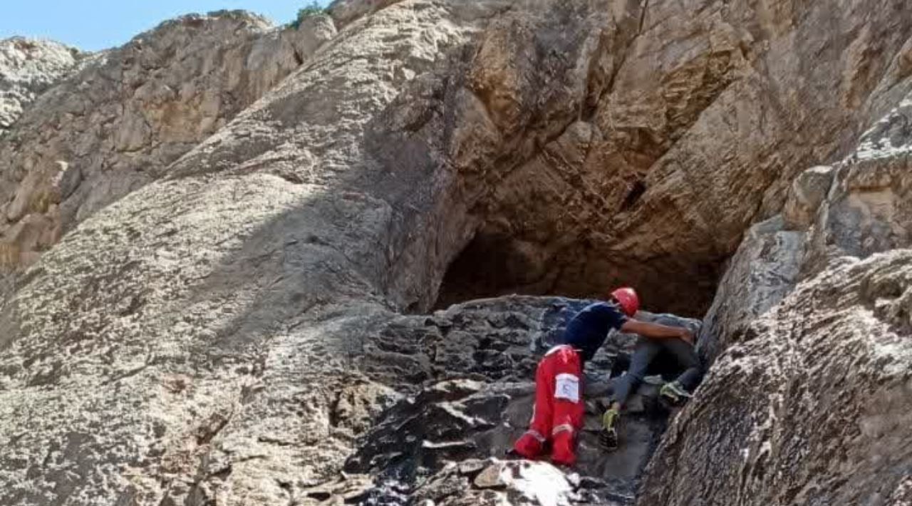 پنج فرد گرفتار در کوه‌های صاحب‌الزمان کرمان نجات یافتند