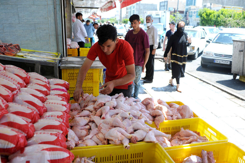 مرغ به اندازۀ کافی در بازار کرمان وجود دارد