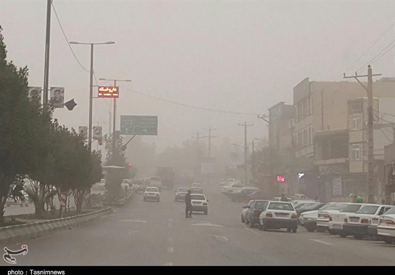 جدال باد، باران و خاک در آسمان کرمان