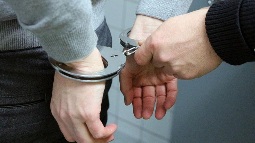 کلاهبردار حرفه‌ای در ارزوئیه بازداشت شد