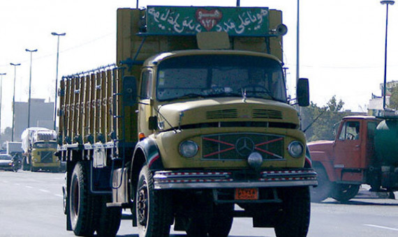  انتقاد از تردد کامیون‌ها در شهر کرمان
