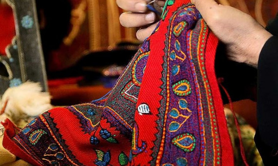 هنرمندان صنایع‌دستی کرمان تسهیلات بانکی دریافت می‌کنند