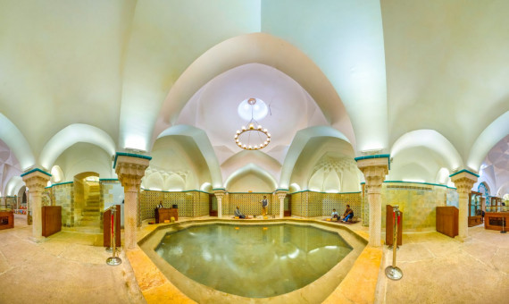 حمام موزه سیم و زر مایۀ سرافرازی کرمان است