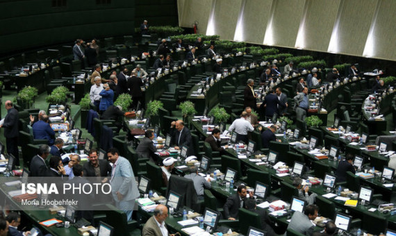 مجلس سه فوریت طرح تعطیلی یک‌ماهه کشور را تصویب کند