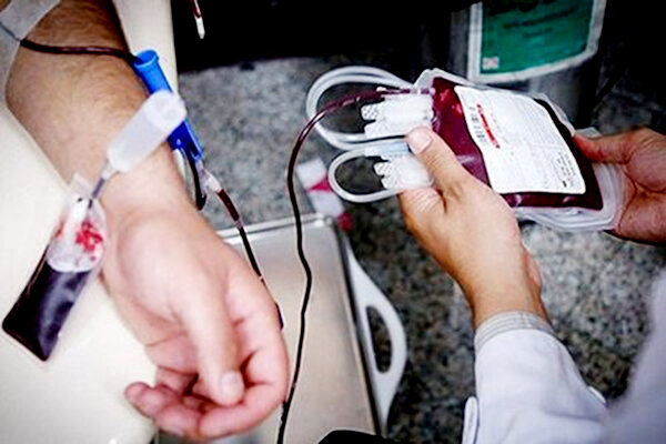 فعالیت دو پایگاه انتقال خون کرمان در روز 22 بهمن