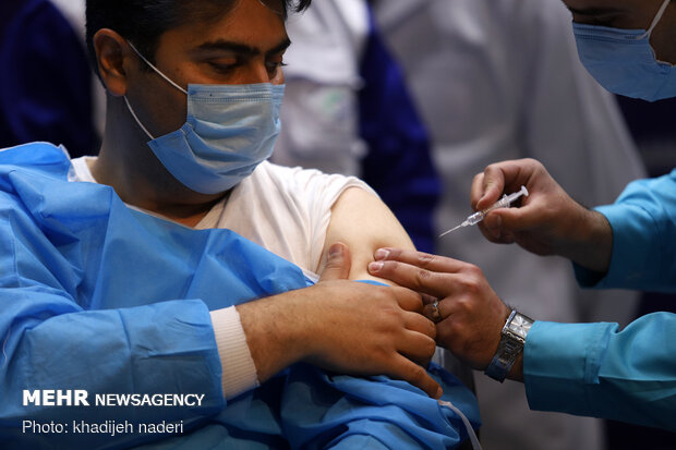 واکسیناسیون دانشجویان و دستیاران پزشکی علیه کرونا