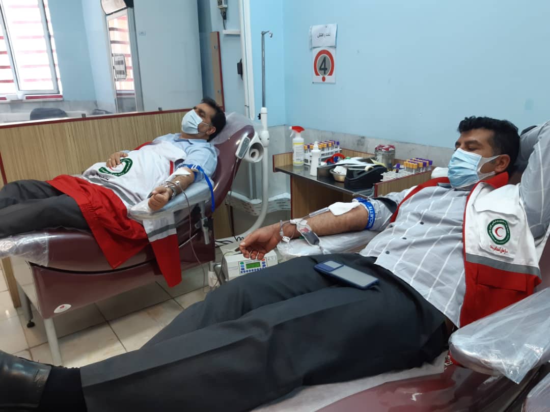 مسئولان هلال‌احمر سیرجان در سنت حسنۀ اهدای خون سهیم شدند