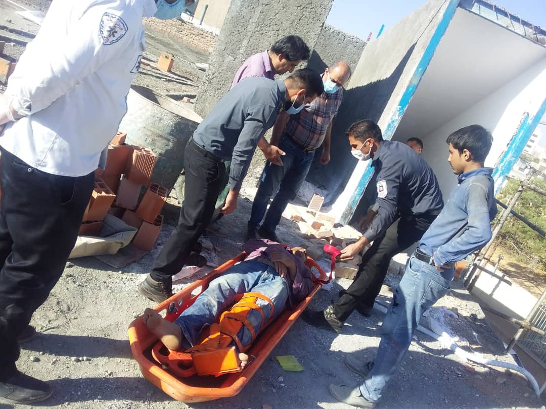 سقوط دو نفر از ساختمان‌ در حال ساخت در کرمان