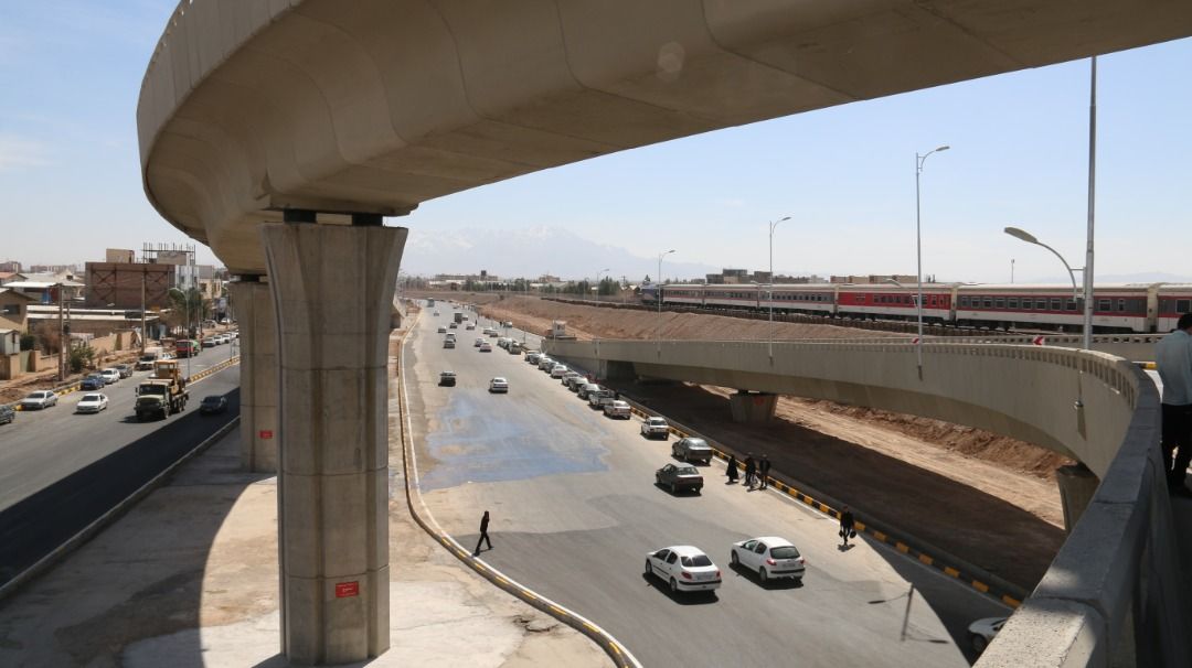 پل «شهید بادپا» کرمان مسدود شد