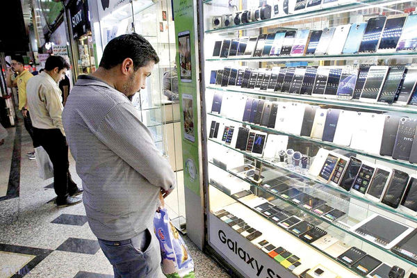 محدودیت واردات تلفن‌های همراه بالاتر از ۶۰۰ دلار رفع شود