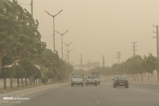 وزش باد نسبتا شدید و خیزش گردوخاک در کرمان