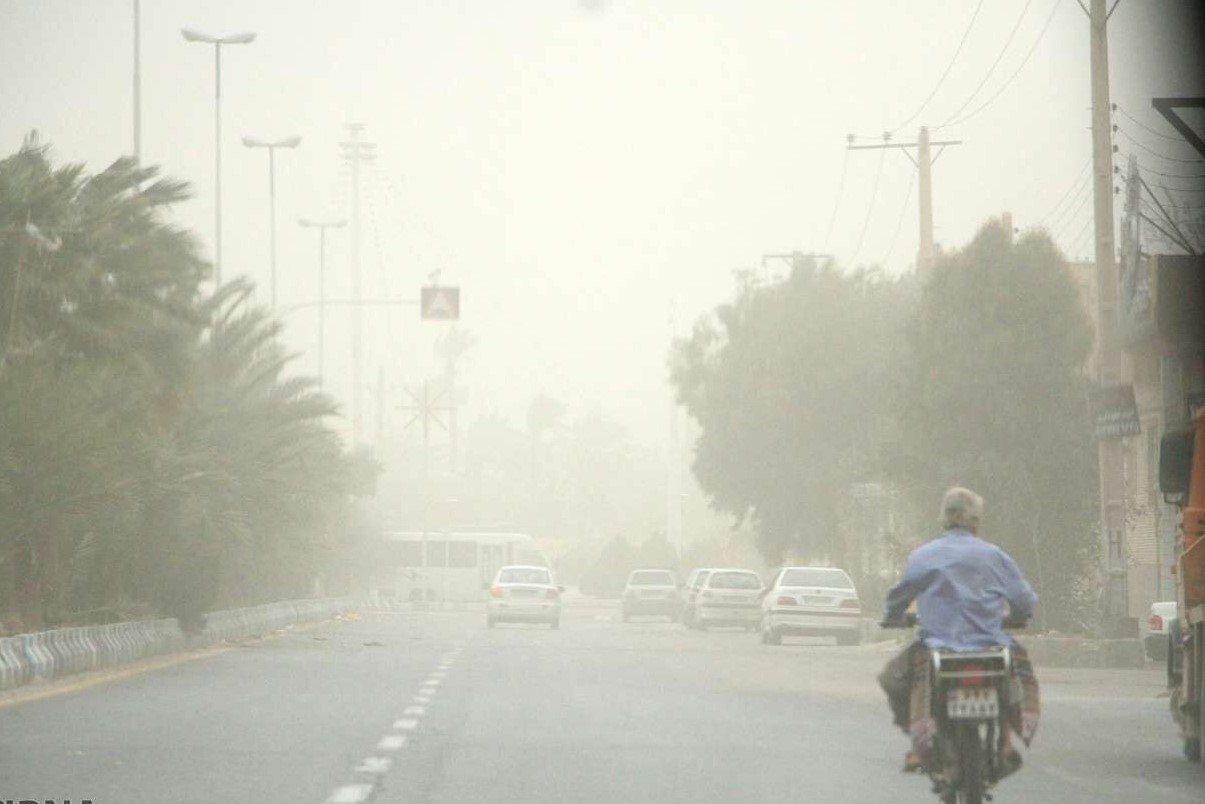آسمان جنوب کرمان پایان هفته غبارآلود است