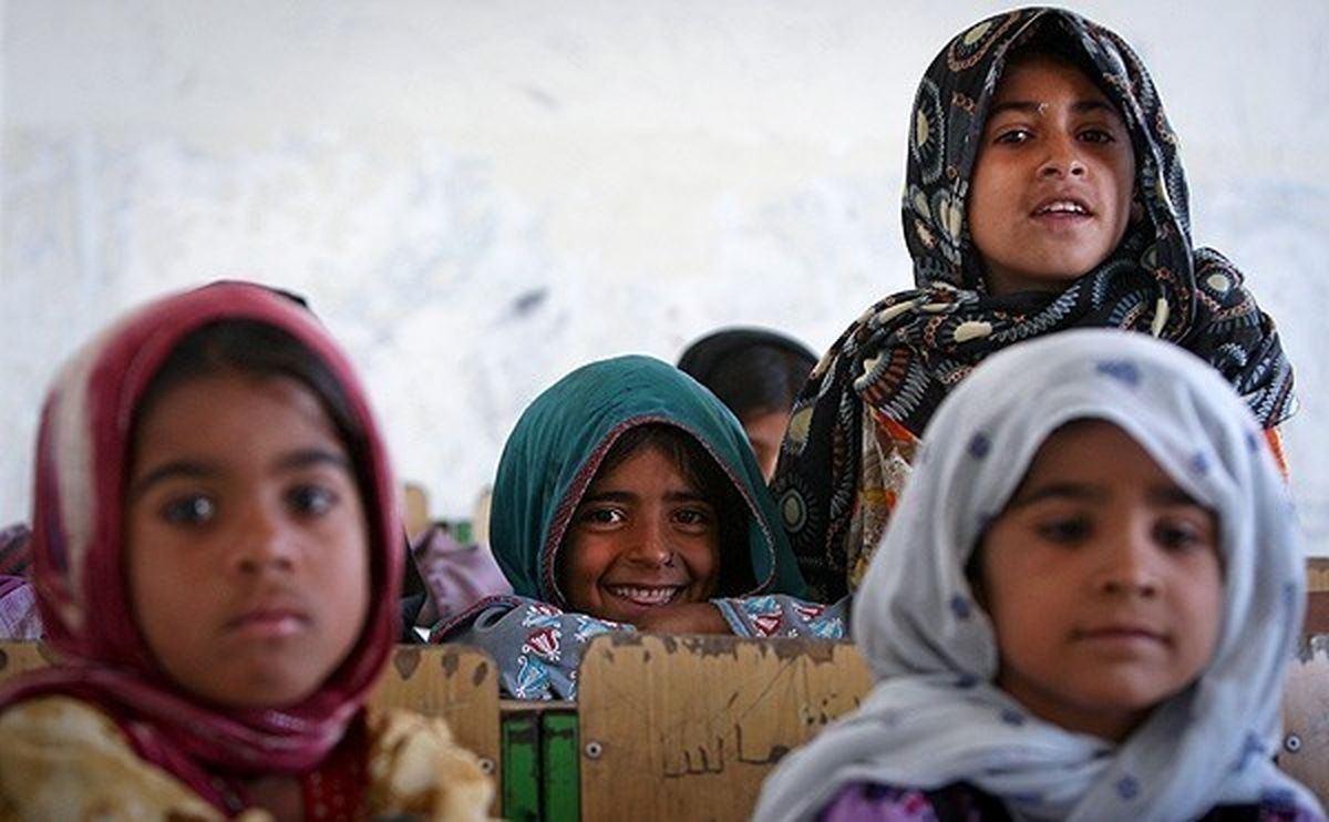 مشکلات دختران بازمانده از تحصیل در مناطق محروم را رفع می‌کنیم