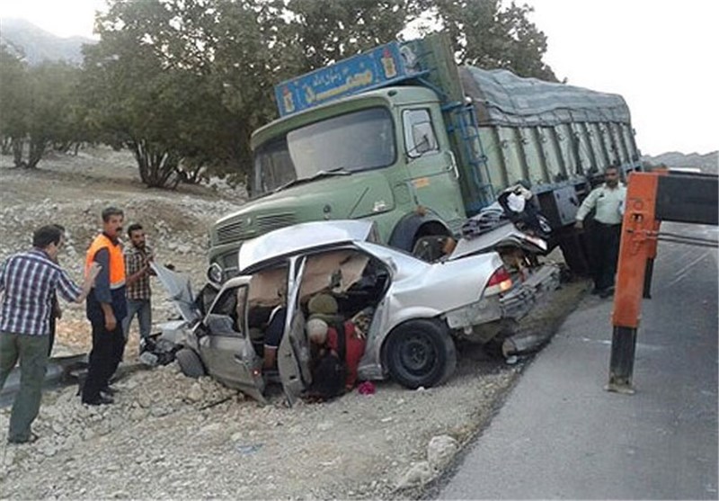 سالانه  800 نفر در تصادفات جاده‌ای کرمان جان می‌بازند