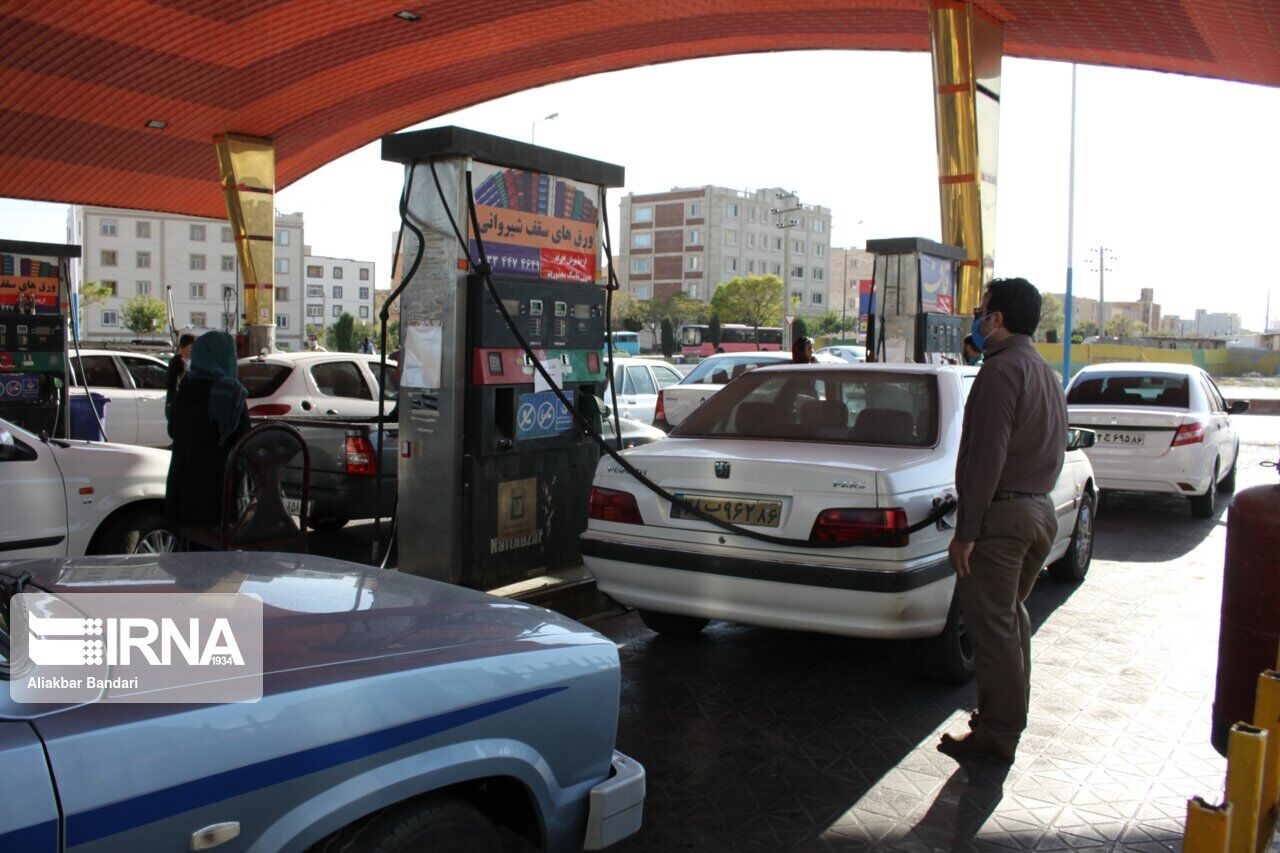 محدودیت استفاده از کارت آزاد سوخت در پمپ‌بنزین‌های عنبرآباد