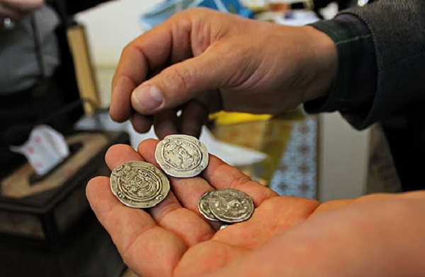 کشف سکه‌های عتیقۀ دوران صفوی در کرمان