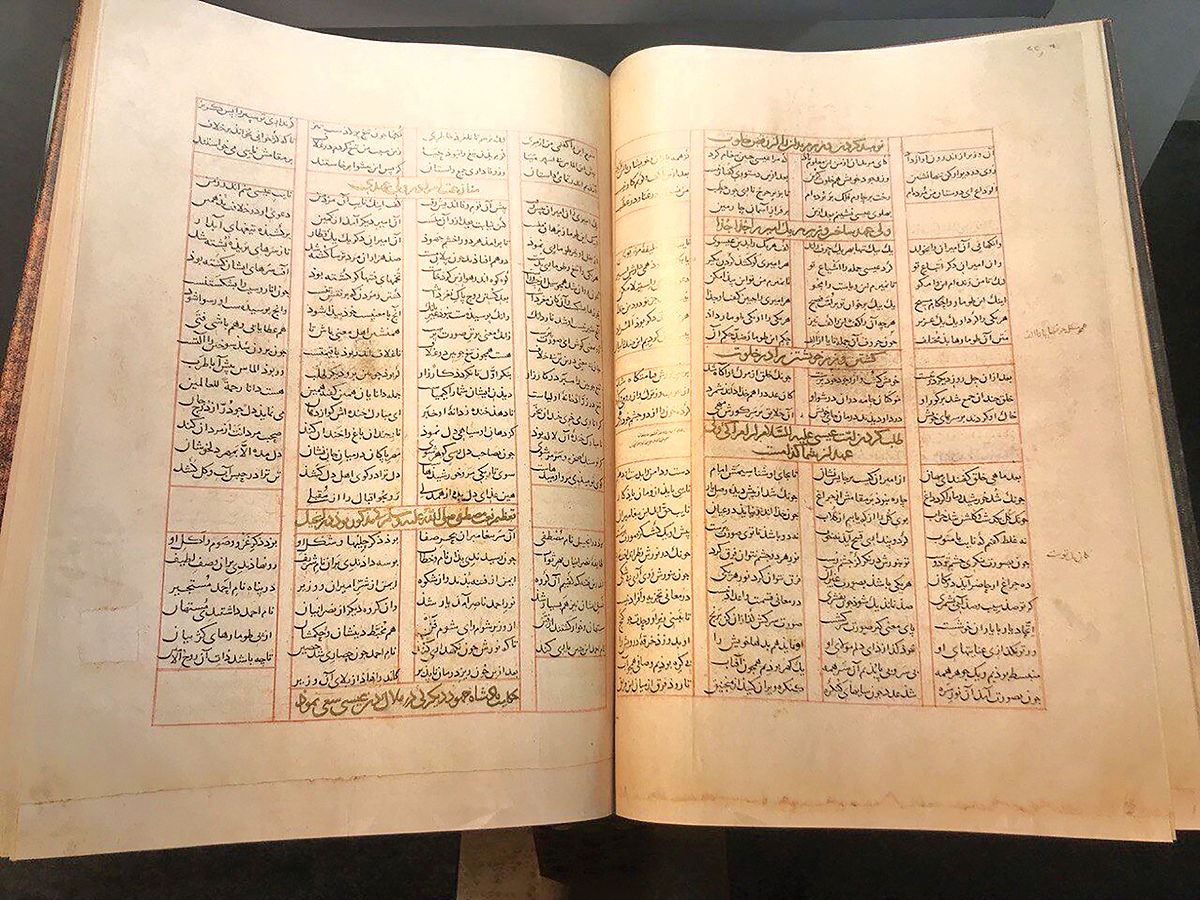 کپی قدیمی‌ترین نسخۀ مثنوی معنوی در نمایشگاه کتاب
