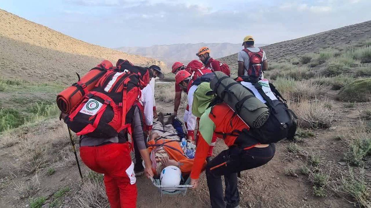 نجات کوهنورد ۶۰ ساله از ارتفاعات کوه هزار