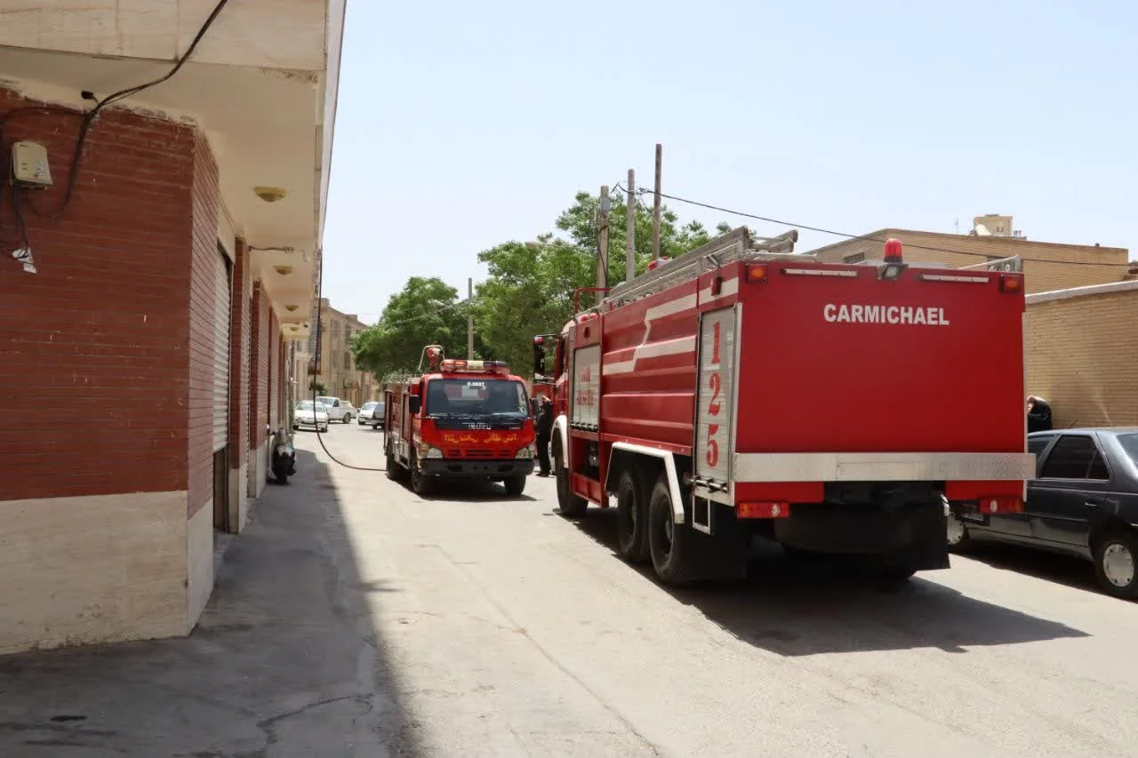 نجات ٧ نفر از آتش‌سوزی ساختمان ۲۴ واحدی در کرمان
