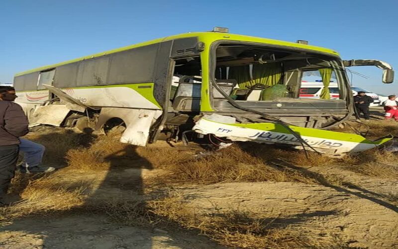 واژگونی اتوبوس کارگران معدن ۱۳ مصدوم برجای گذاشت