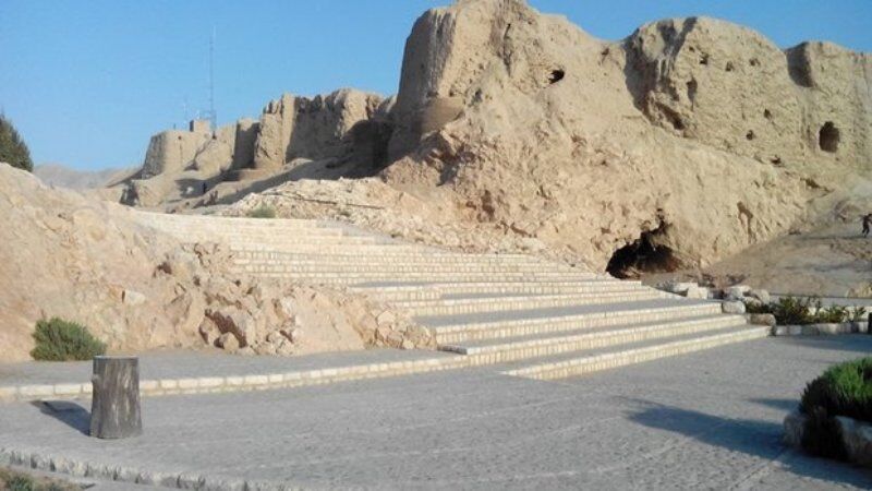 شهرداری ساماندهی پیرامون قلعه‌های کرمان را انجام دهد