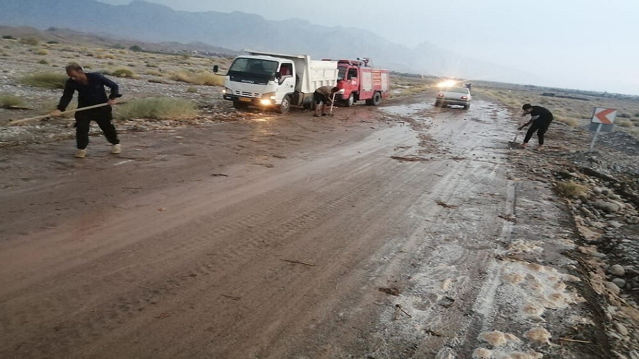 سیل ۳ جاده در استان کرمان را مسدود کرد
