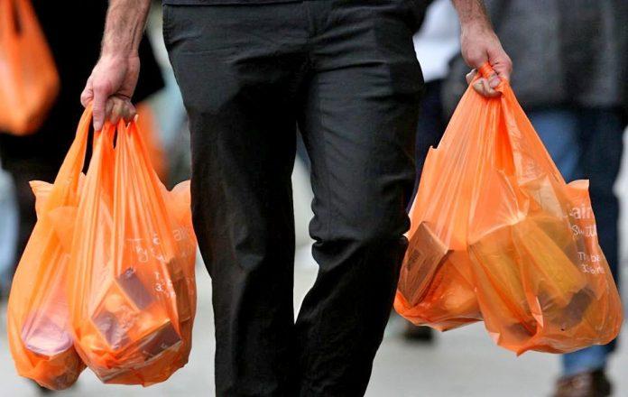 عرضۀ رایگان کیسۀ پلاستیکی در فروشگاه‌های زنجیره‌ای ممنوع می‌شود