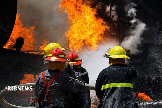 انبار ضایعات مدیران‌خودرو بم در آتش سوخت