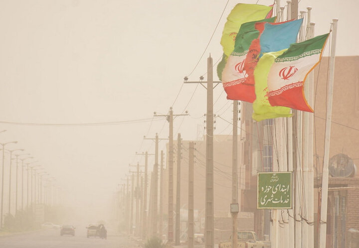 باد و خاک آسمان برخی مناطق کرمان را در برمی‌گیرد