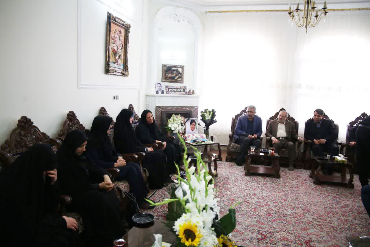 دختر رئیس‌جمهور در منزل خانوادۀ جان‌باختگان حضور یافت