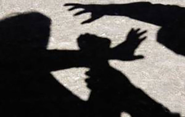 ضرب و شتم معلم توسط پدر یک دانش‌آموز