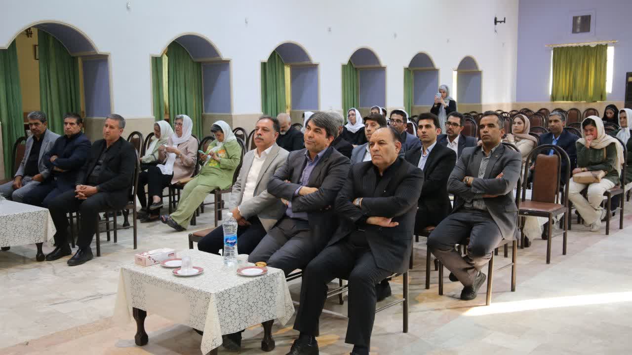 وقتی پای میهن در میان است همۀ عقاید یکی می‌شوند