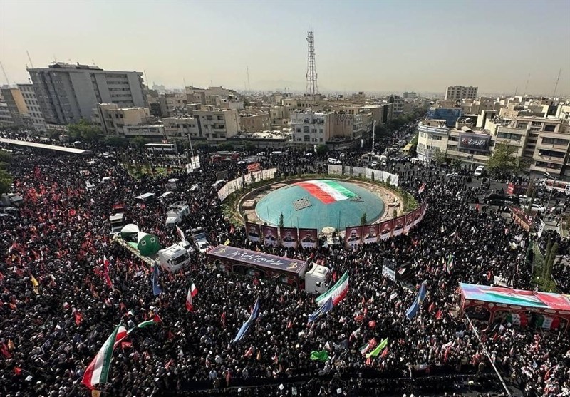 پیکر فرماندهان و دانشمندان شهید در تهران تشییع شد