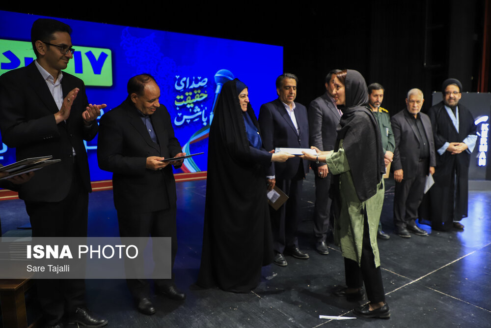 تجلیل از خبرنگاران فردای‌کرمان و استقامت