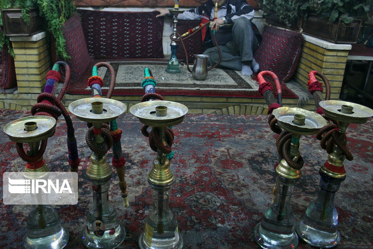 مناقشه بر سر عرضۀ قلیان در کرمان 
