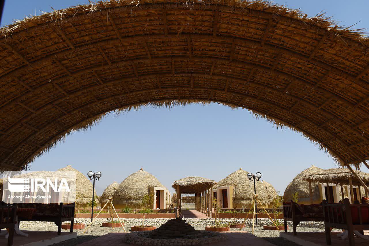 هتل کپری قلعه‌گنج در جمع دوستداران محیط زیست