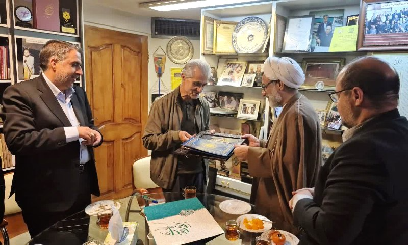 تجلیل از خدمات فرهنگی استاد گلابزاده