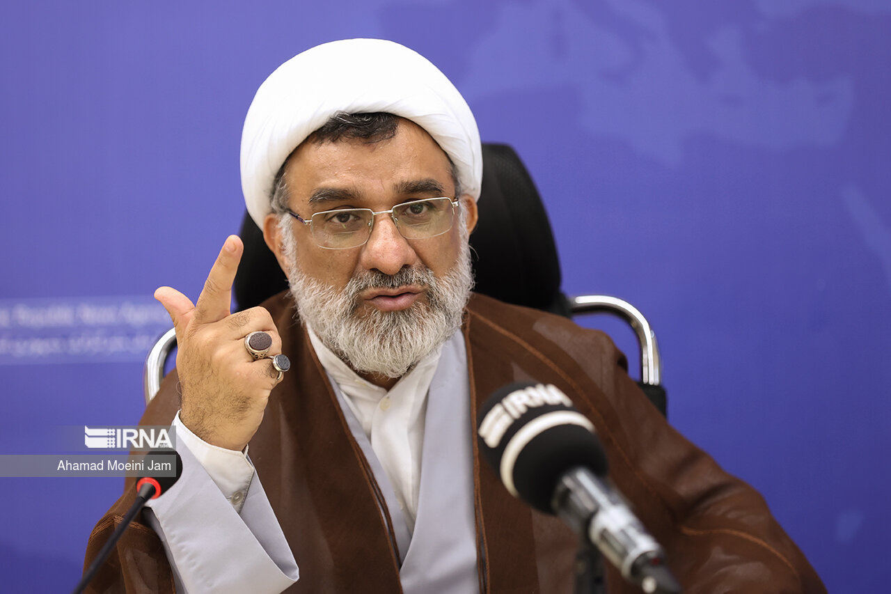 کسی نمی‌تواند بگوید استاندار یا امام‌جمعه‌ام و کنسرت لغو کند