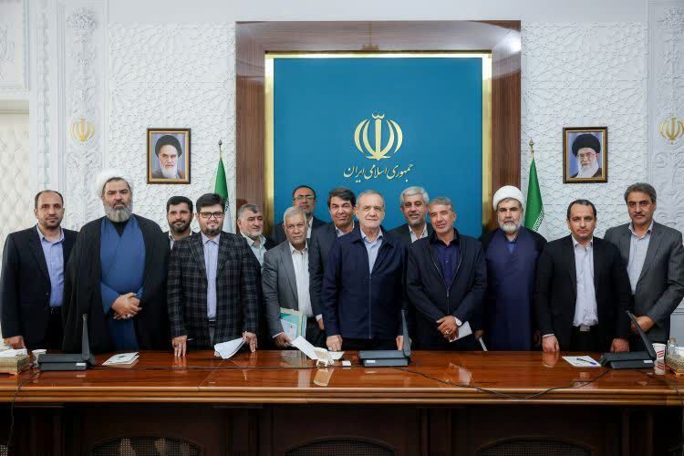 تفویض اختیار به استان‌ها در جهت رفع خودتحریمی‌ها‌ است