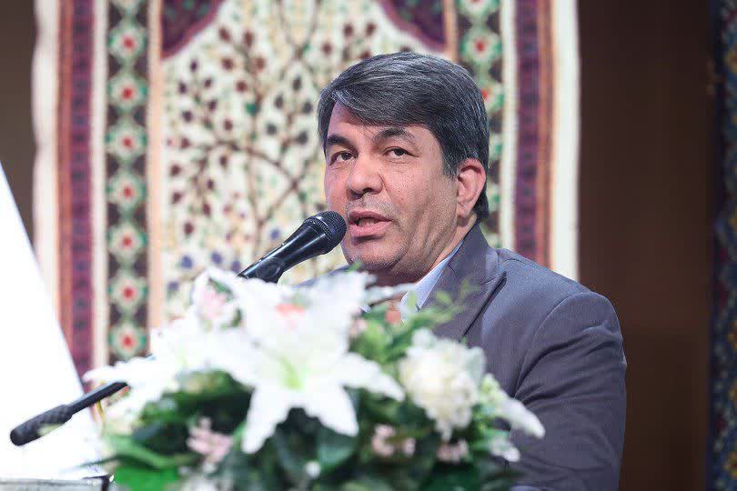 استاد باستانی پاریزی تاریخ را به متن زندگی مردم آورد