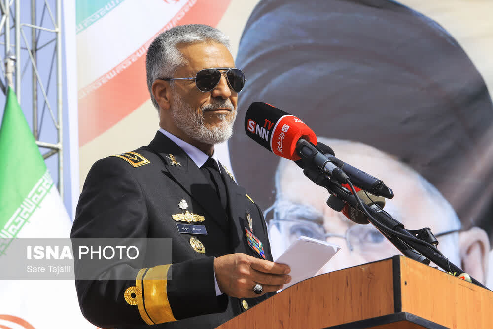 حضور مردم در صحنه همه تهدیدات را خنثی می‌کند