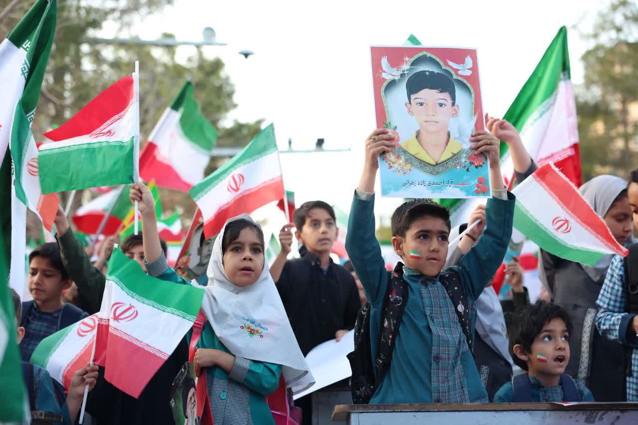 اعتراض کرمانی‌ها به کشتار دانش‌آموزان میناب