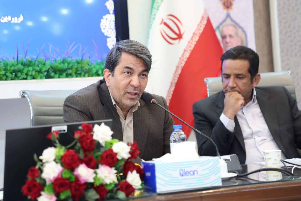 دولت بازگشایی مدارس را به استان‌ها محول کند