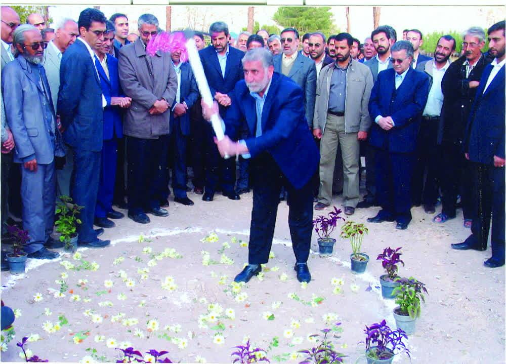  کلنگی که هرگز فرود نیامد
