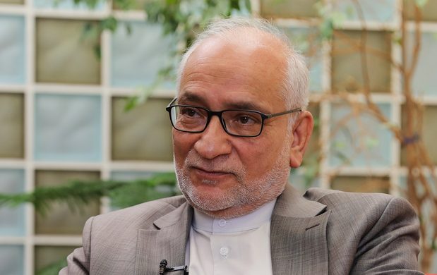 سپردن تریبون به گویندگان بی‌تجربه عاقبت خوشی ندارد