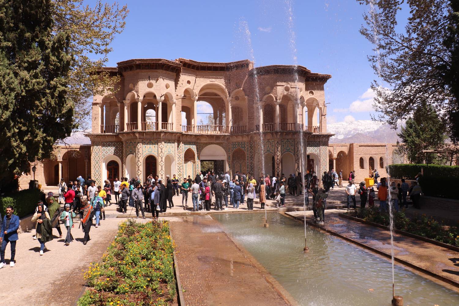 کرمان گنجی در آستین دارد
