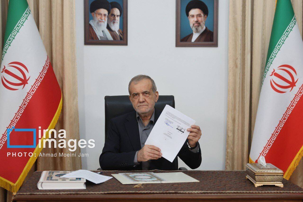 روسای جمهور ایران و آمریکا یادداشت تفاهم خاتمه جنگ را امضا کردند 
