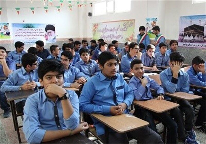 آغاز پیش ثبت‌نام دانش‌آموزان دورۀ متوسطه در مدارس شاهد