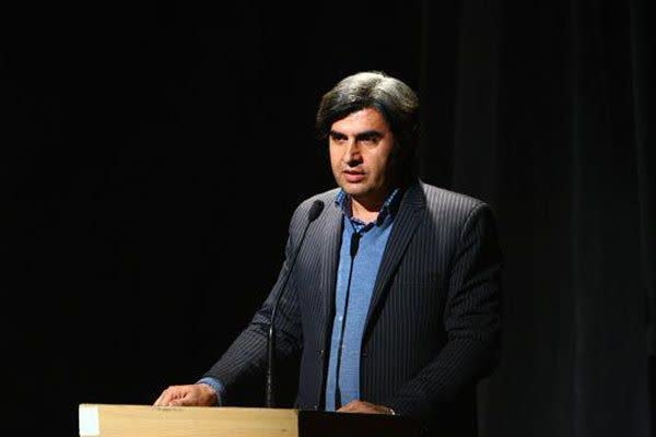 با شاهنامه‌خوانی به وطن خودمان رجوع می‌کنیم