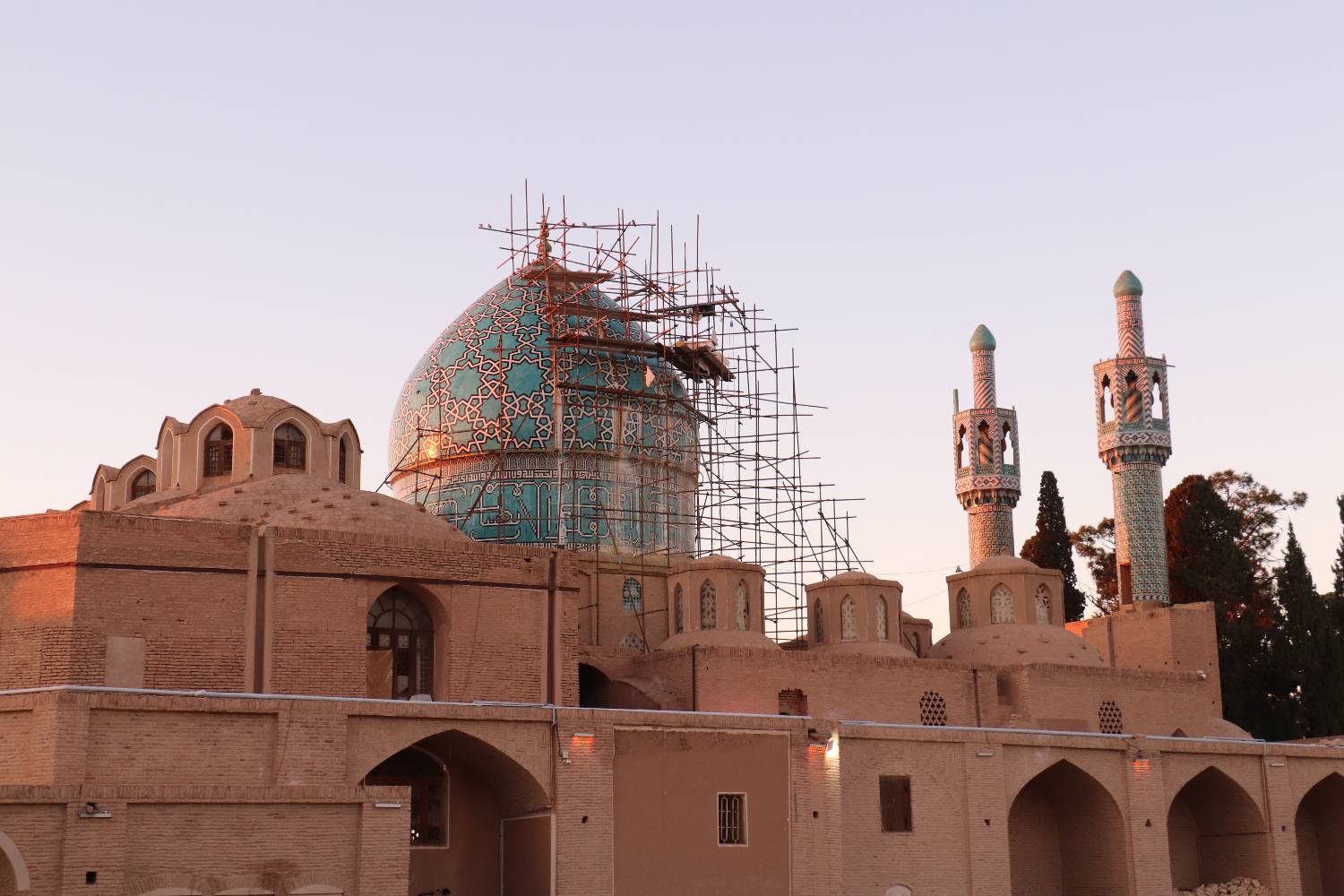 مرمت گنبد آرامگاه شاه نعمت‌الله ولی ماهان آغاز شد